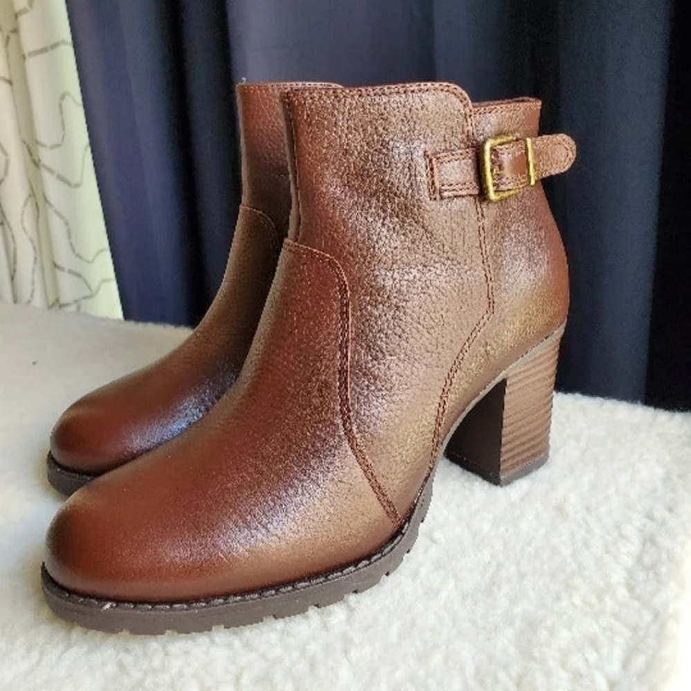 Clarks Women's Verona Gleam Fashion Boot